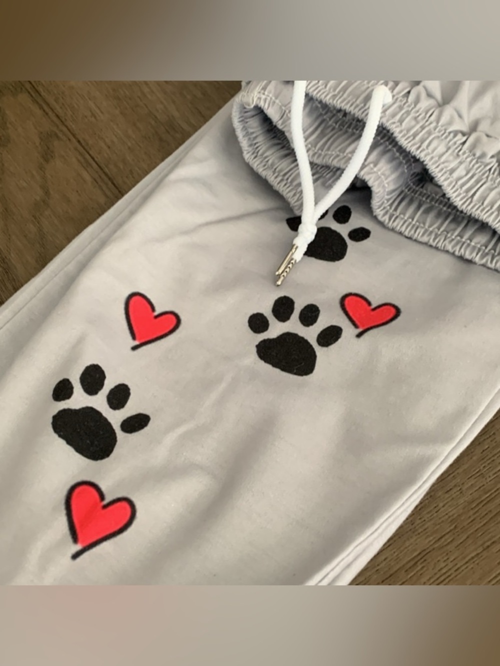 🕊️Joggers with Paw Prints & Red Hearts - Picture 4 of 8